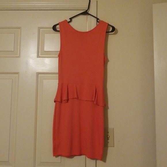 Forever 21 Dresses & Skirts - Cute peach colored dress!